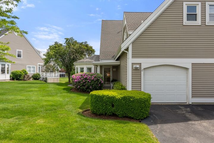 Property Photo:  17 Bay Pointe Dr Ext 17  MA 02532 