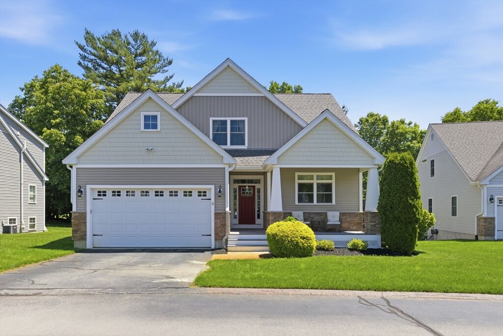 Property Photo:  5 Charles View Ln 5  MA 02053 