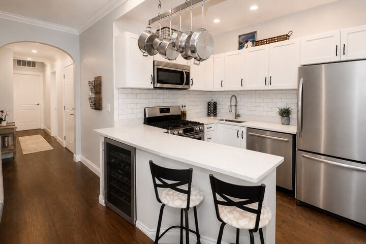 Property Photo:  656 E 7th St 2  MA 02127 