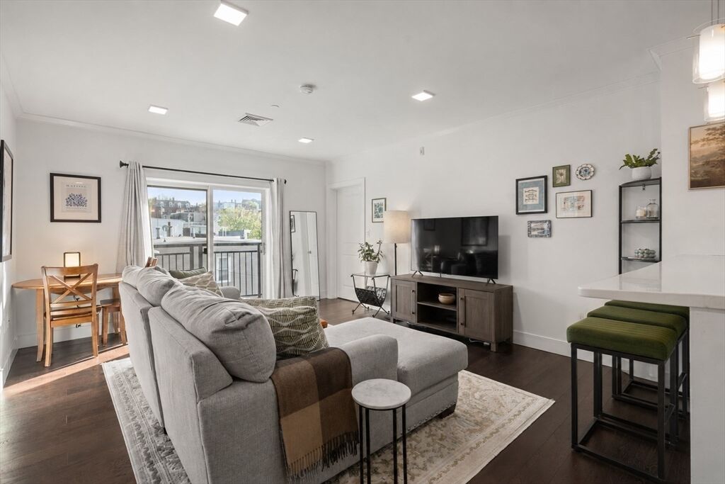 Property Photo: 320 Maverick Street 303 MA 02128