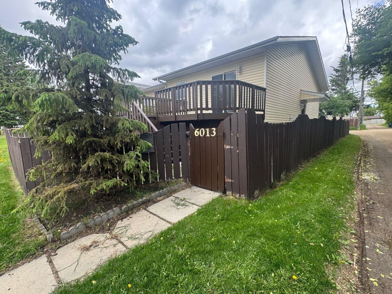 Property Photo: 6013 63A Street AB T4N 5P1