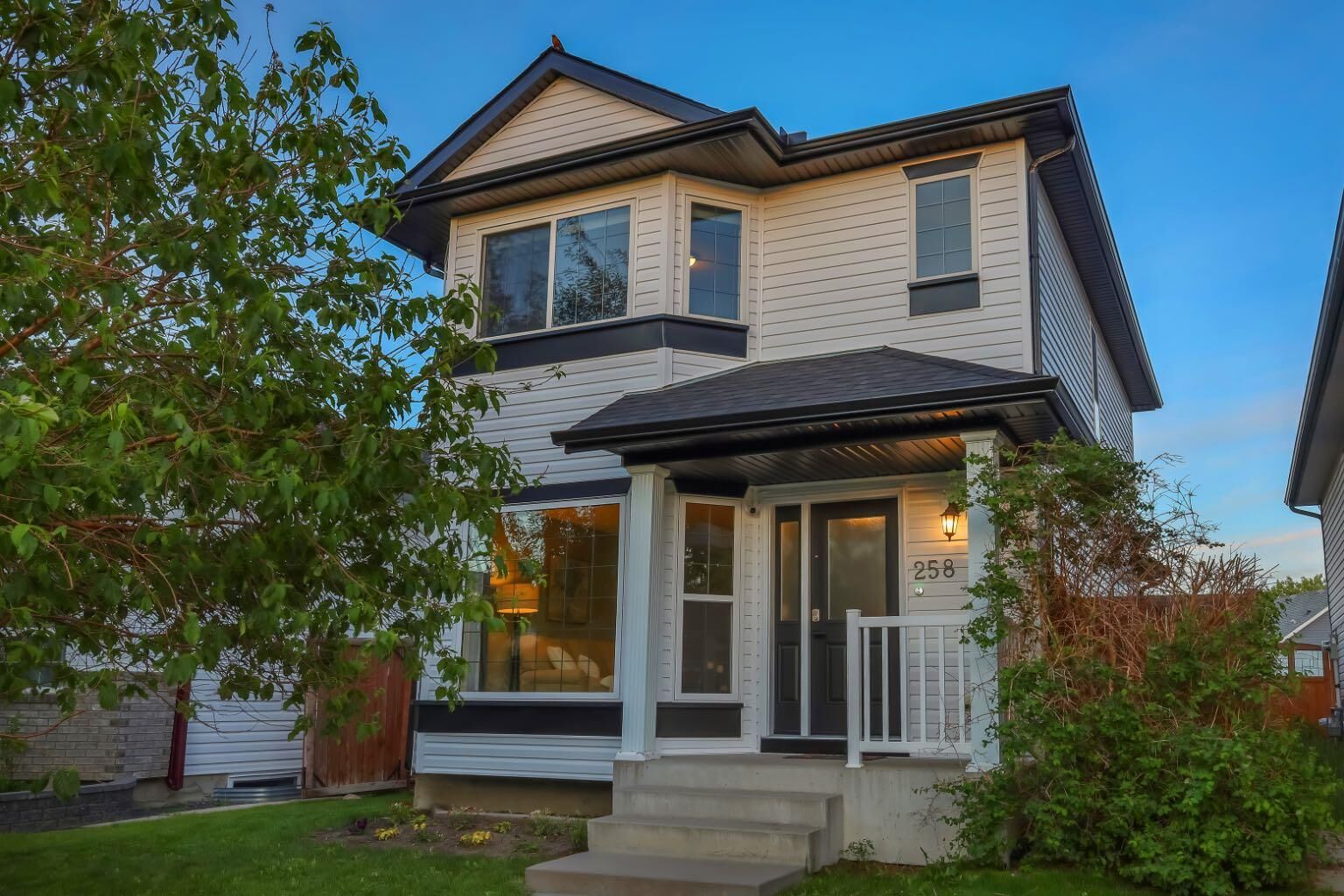 Property Photo:  258 Coville Crescent NE  AB T3K 5E6 