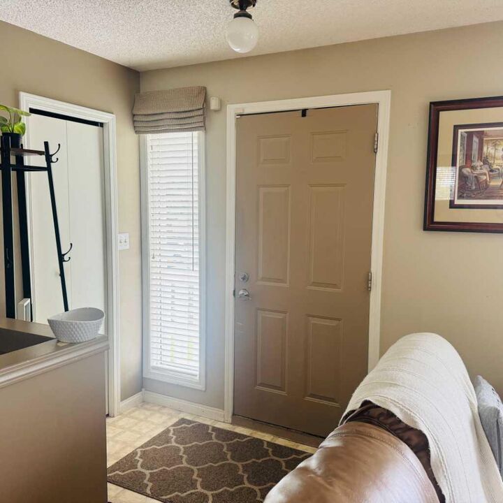 Property Photo:  705 10 Avenue SE  AB T1V 1K3 
