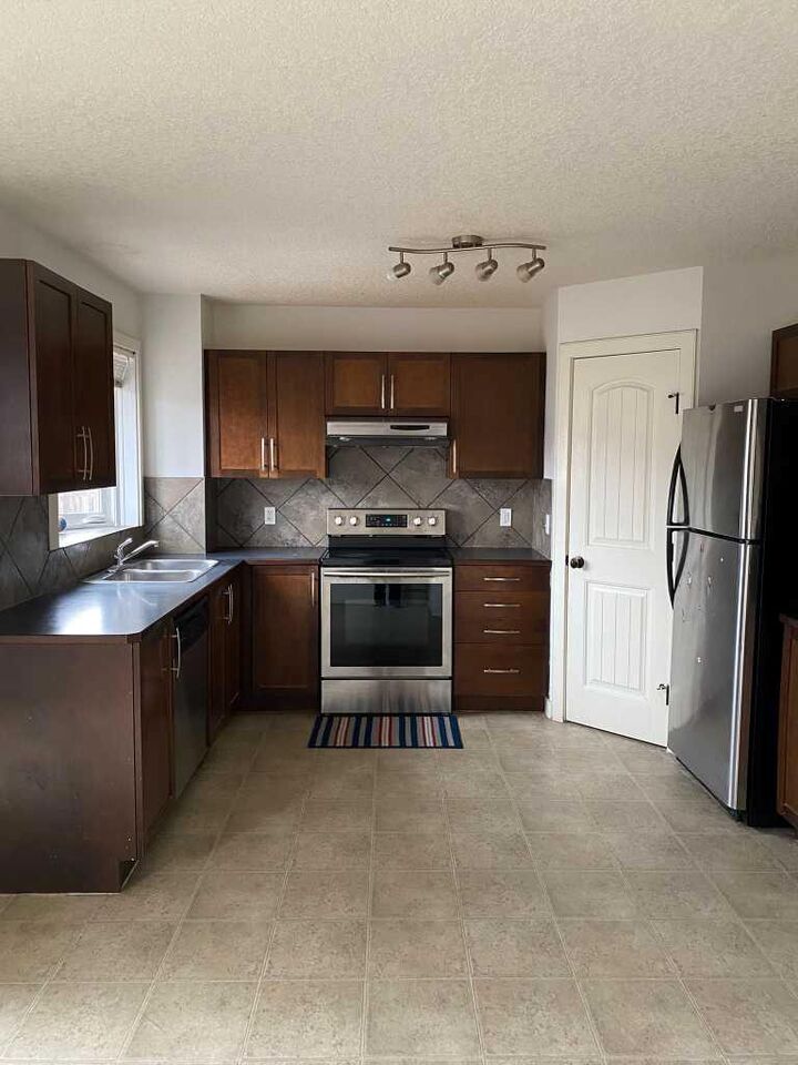 Property Photo: 210 Saddlebrook Way NE AB T3J 0B5