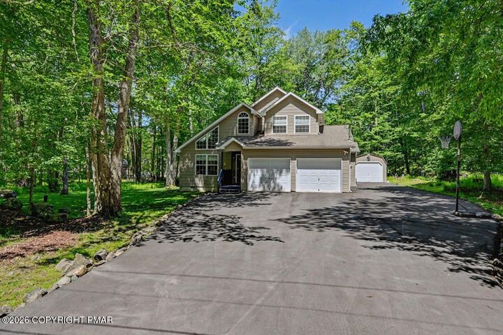 Property Photo: 125 Cardinal Lane PA 18347