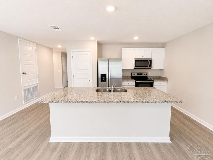 Property Photo: 3105 Tricia Cir FL 32539