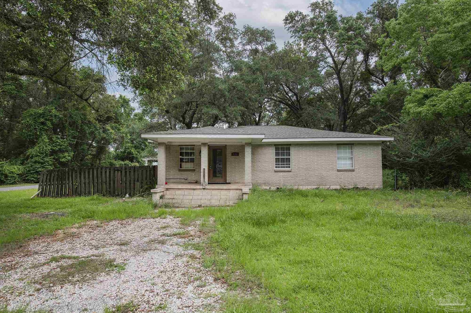 Property Photo: 9121 Camberwell Rd FL 32514