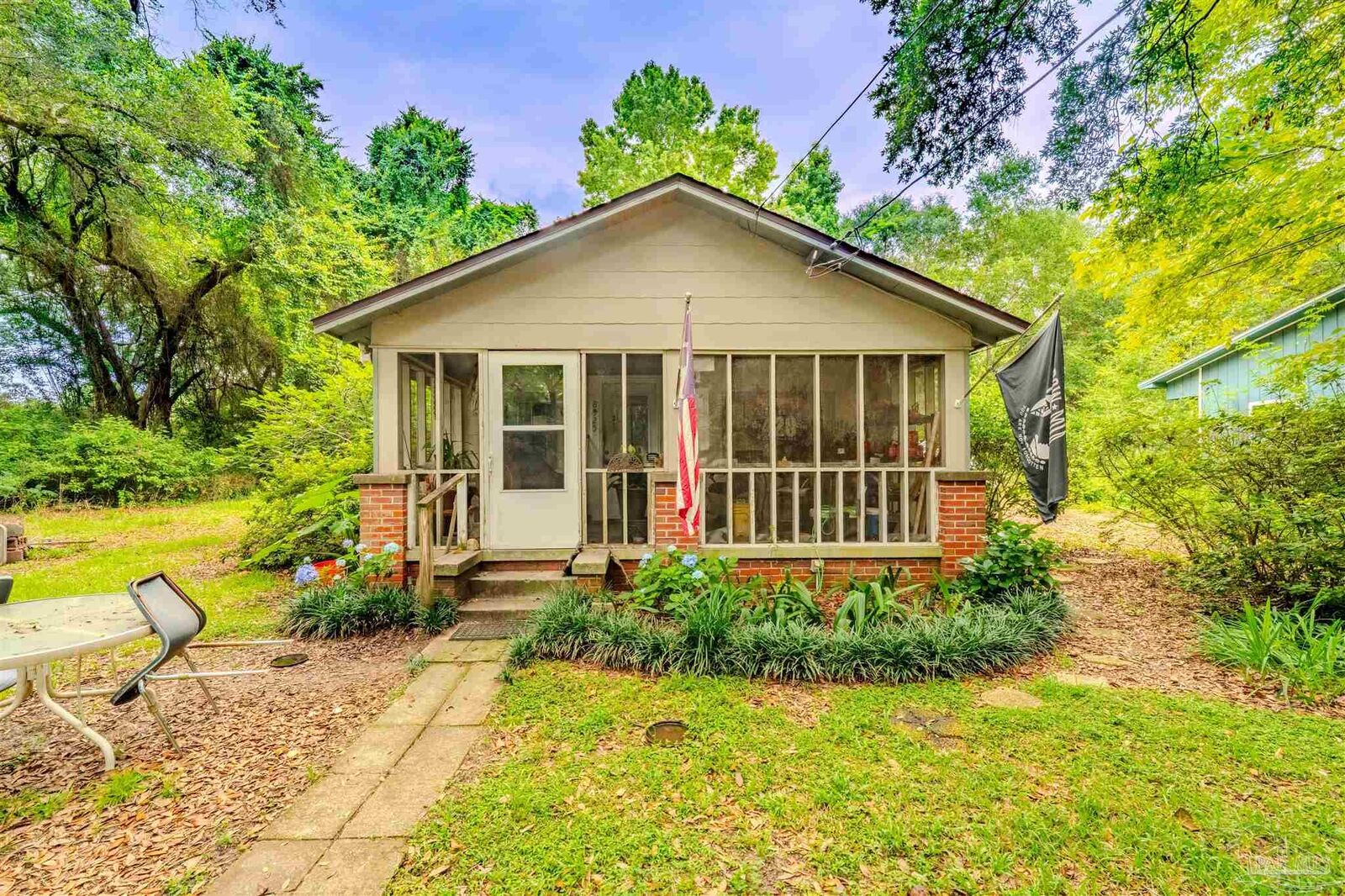 Property Photo: 8925 N Davis Hwy FL 32514