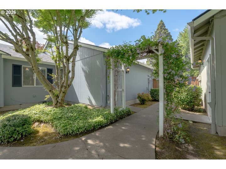 Property Photo:  6504 NE Chestnut St  OR 97124 