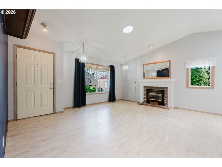 Property Photo:  6504 NE Chestnut St  OR 97124 