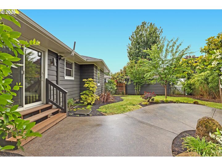 Property Photo: 329 SE 50th Ave OR 97215