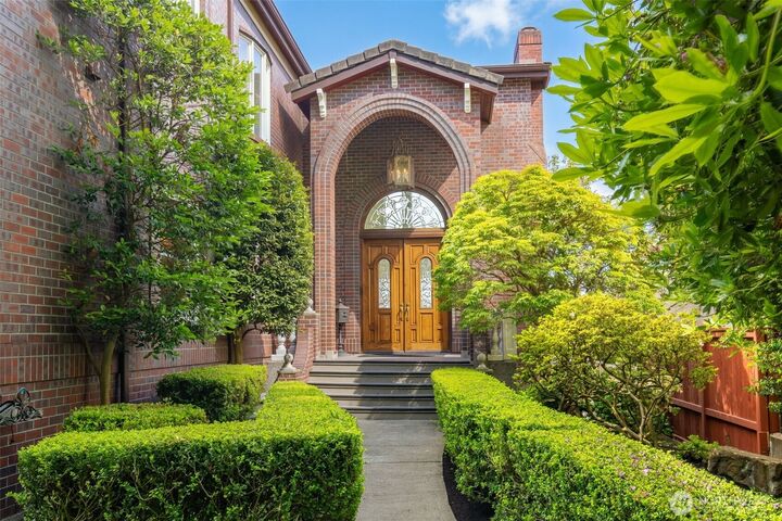 Property Photo: 511 W Highland Drive WA 98119