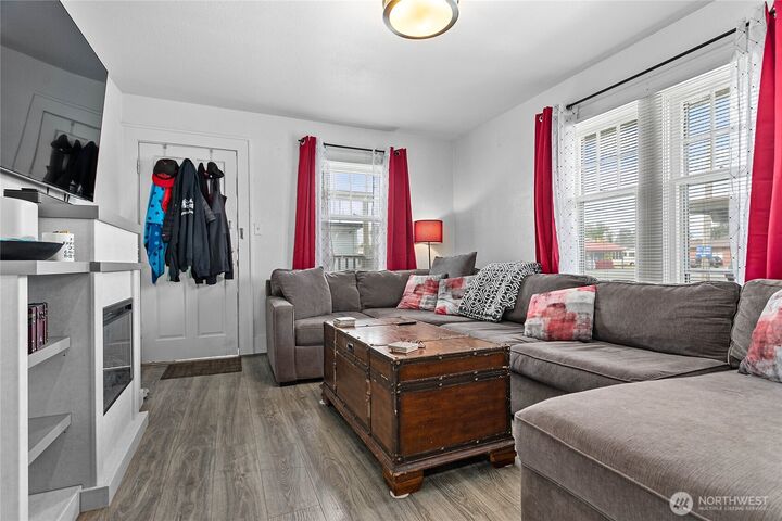 Property Photo: 1404 S 2nd Street WA 98273