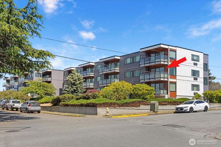 Property Photo:  300  2nd Avenue N 2H  WA 98020 