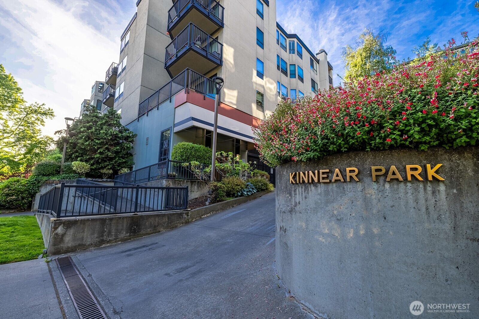 Property Photo: 500 W Roy Street W403 WA 98119