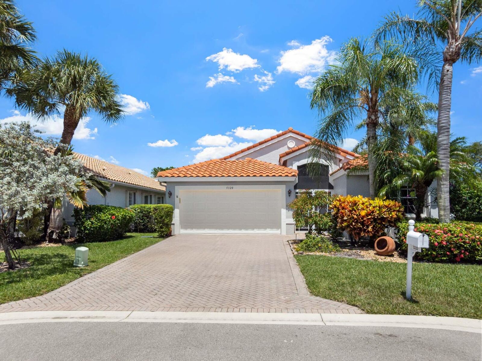 Property Photo:  5320 Glenville Drive  FL 33437 