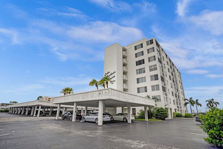Property Photo: 301 Lake Shore Drive 809 FL 33403
