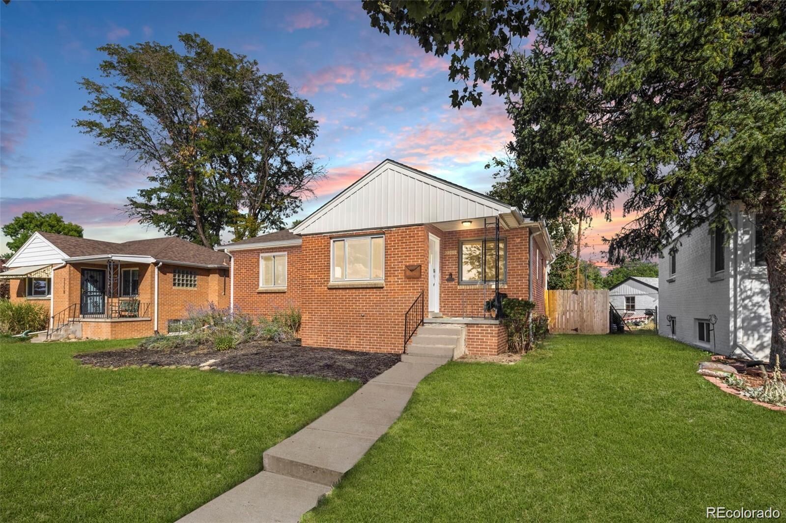 Property Photo:  3300 Bellaire Street  CO 80207 