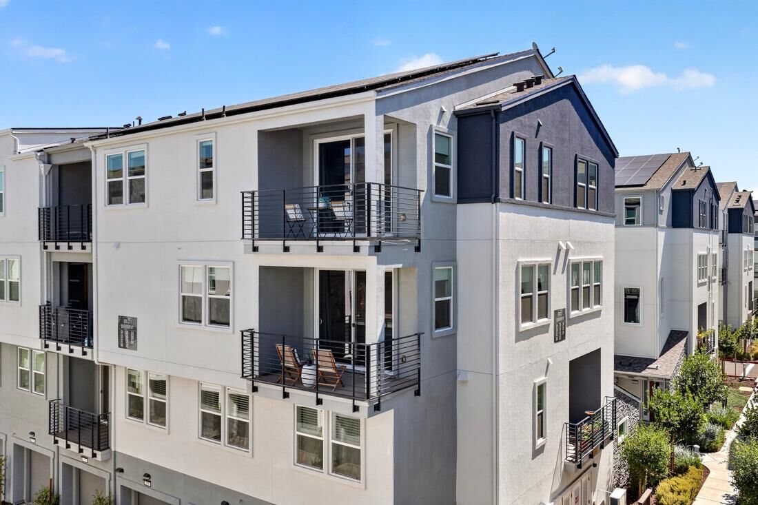 Property Photo:  586 Redberry Way  CA 95117 