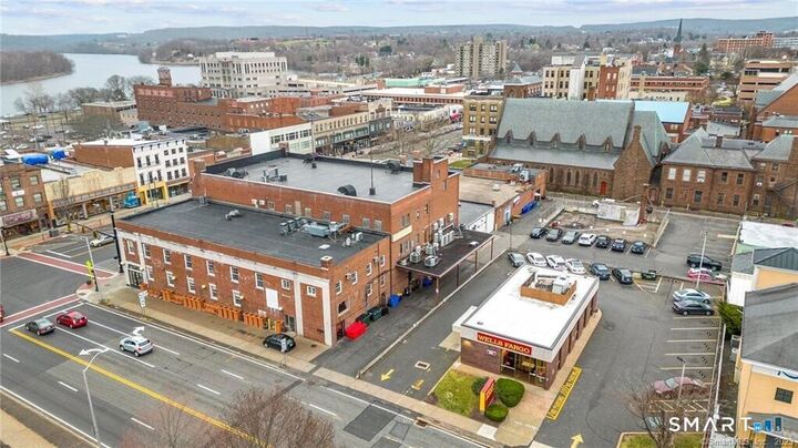 Property Photo:  423 Main Street  CT 06457 