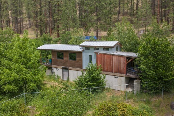 Property Photo: 5121 W Rutter Pkwy WA 99208