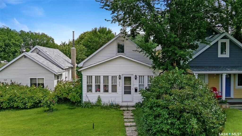Property Photo: 239 8th Avenue NE SK S9H 2P5