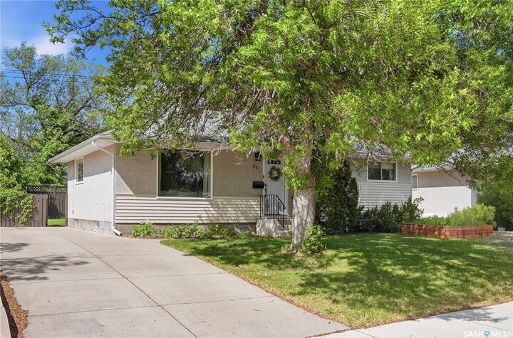 Property Photo:  25 Murphy Crescent  SK S7J 2T5 