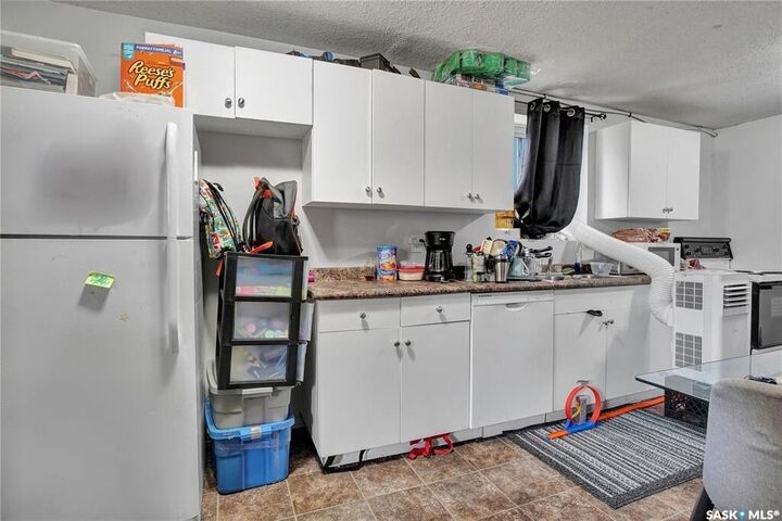 Property Photo: 327 S Avenue S SK S7M 3A1
