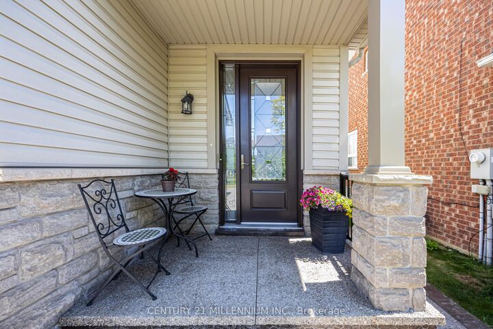 Property Photo: 7 Bramoak Crescent ON L7A 1T7