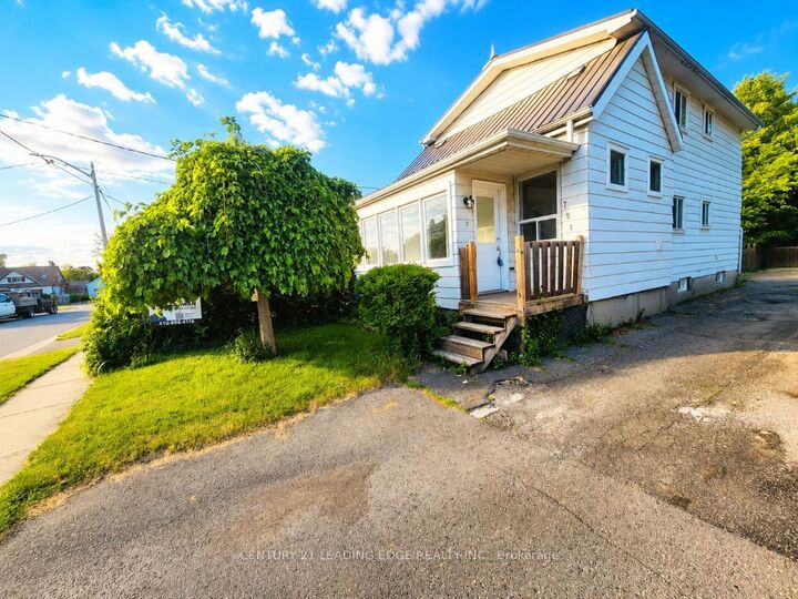 Property Photo:  751 Gifford Street  ON L1H 4W1 