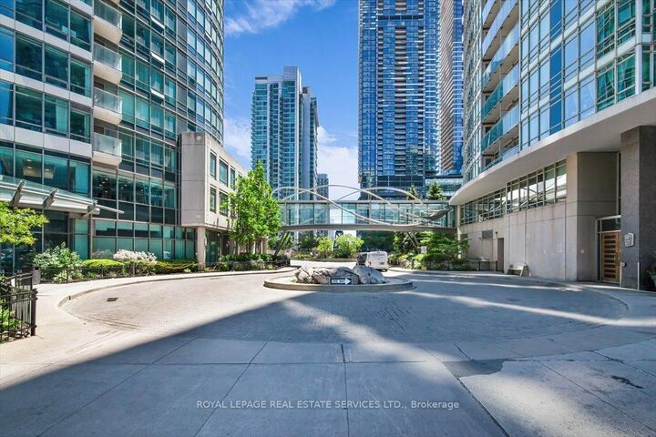 Property Photo: 397 Front Street W 911 ON M5V 3S1
