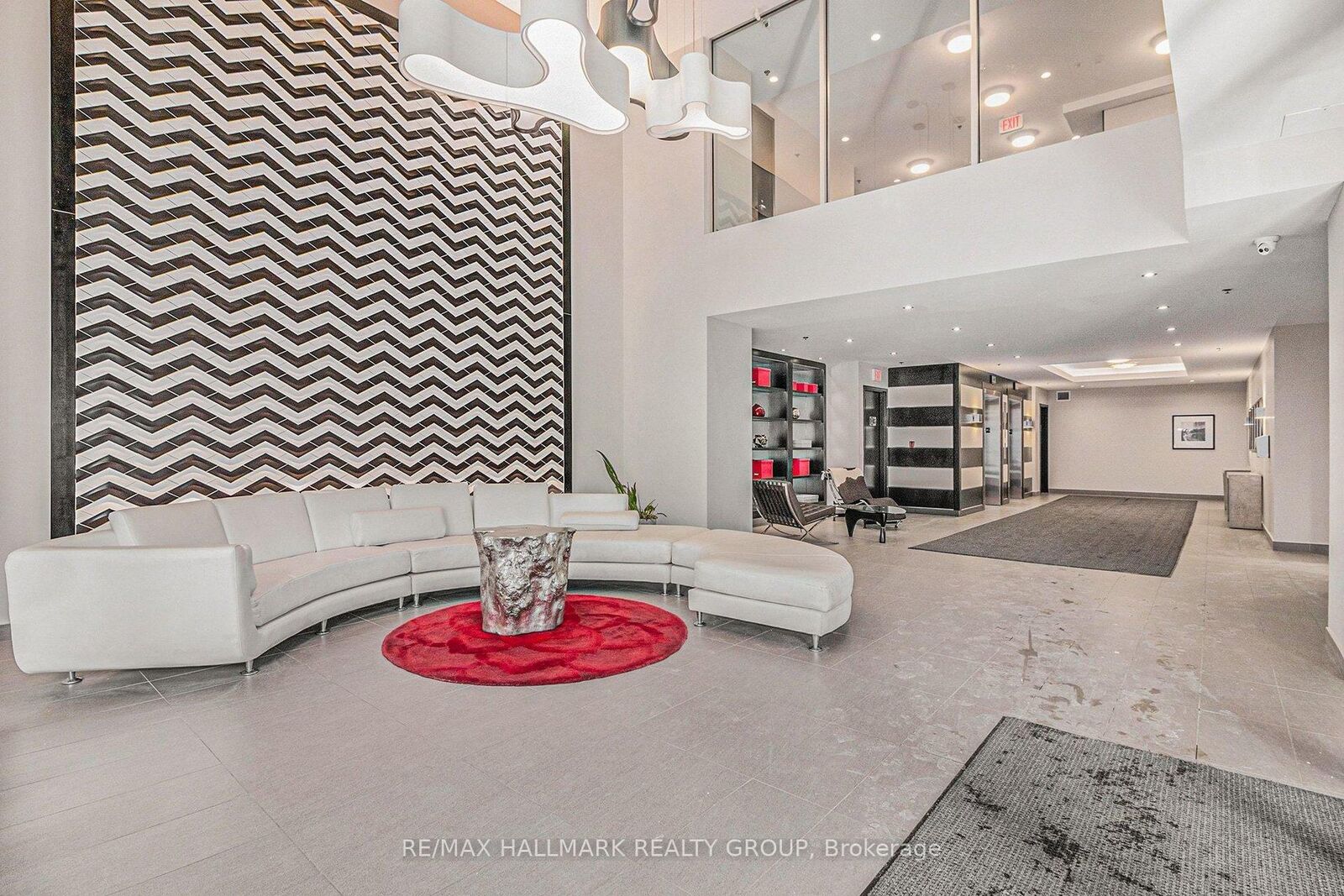 Property Photo: 98 Richmond Road 504 ON K1Z 0B2