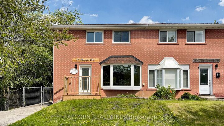 Property Photo: 17 Richardson Drive ON L4G 1Z2