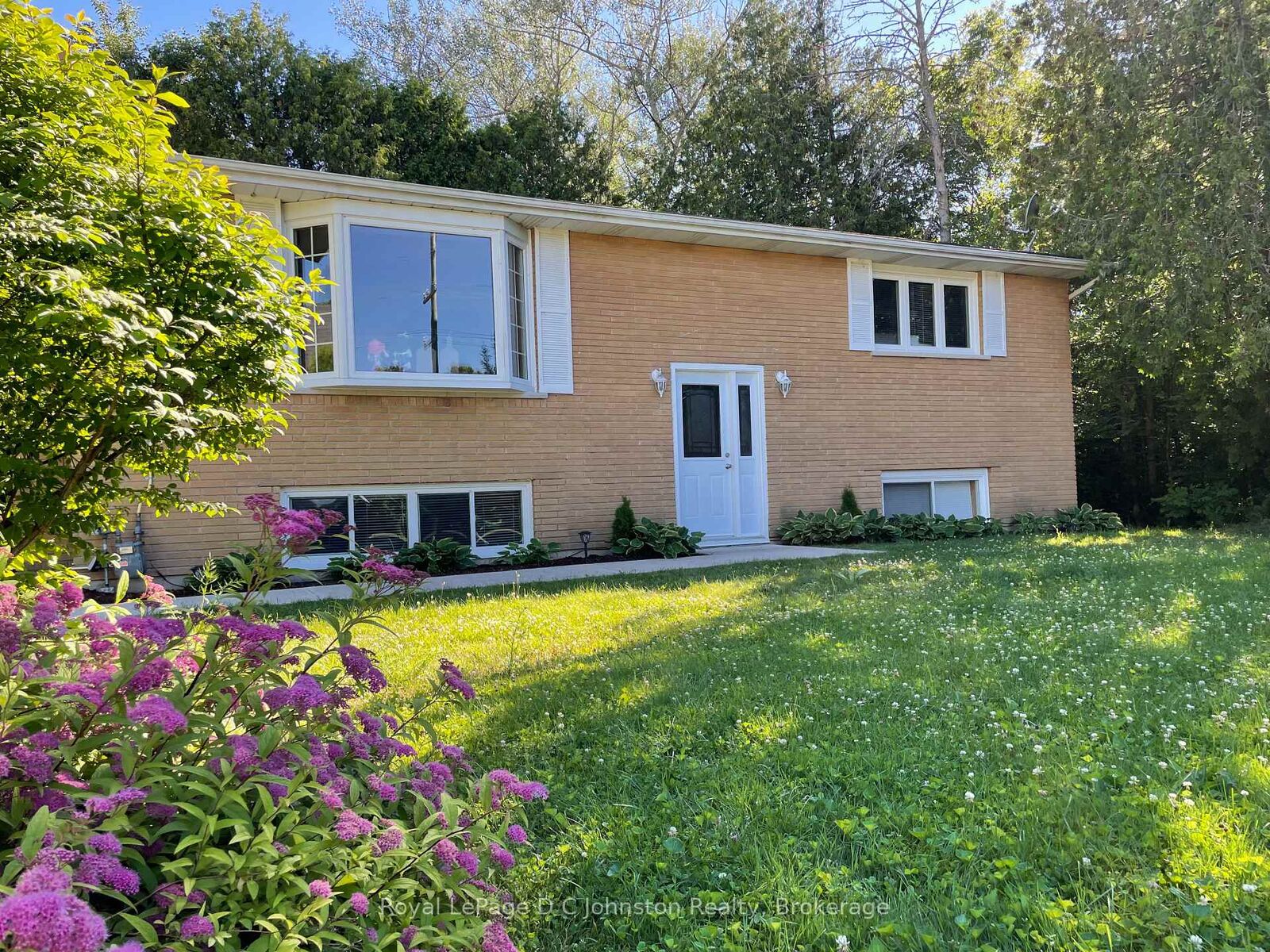 Property Photo: 341 Palmerston Street ON N0H 2L0