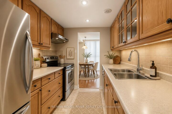 Property Photo: 3650 Kaneff Crescent 1008 ON L5A 4A1