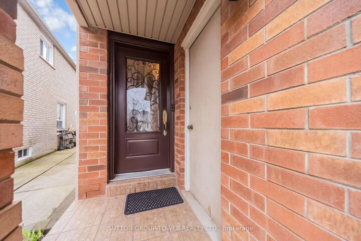Property Photo: 3 Arthurs Crescent ON L6Y 4Y5