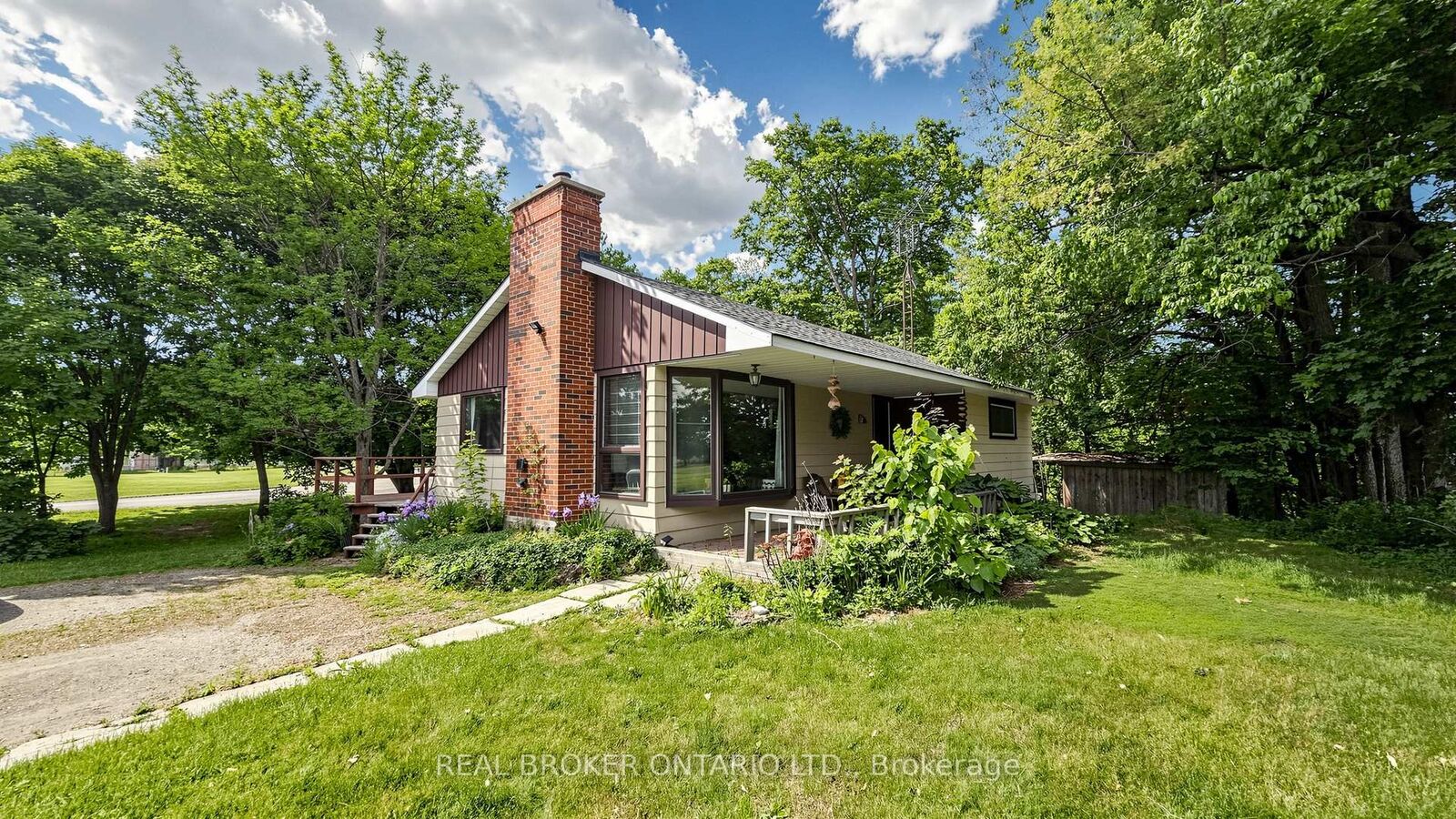 Property Photo: 13958 Trafalgar Road ON L7G 4S4