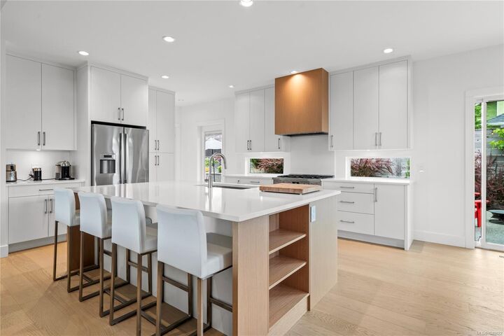 Property Photo: 152 Golden Oaks Cres BC V9T 0K8