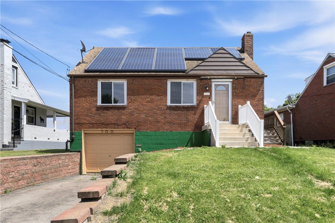 Property Photo: 700 Overhill Dr PA 15137