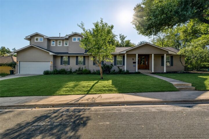Property Photo: 3927 Knollwood Drive TX 78731