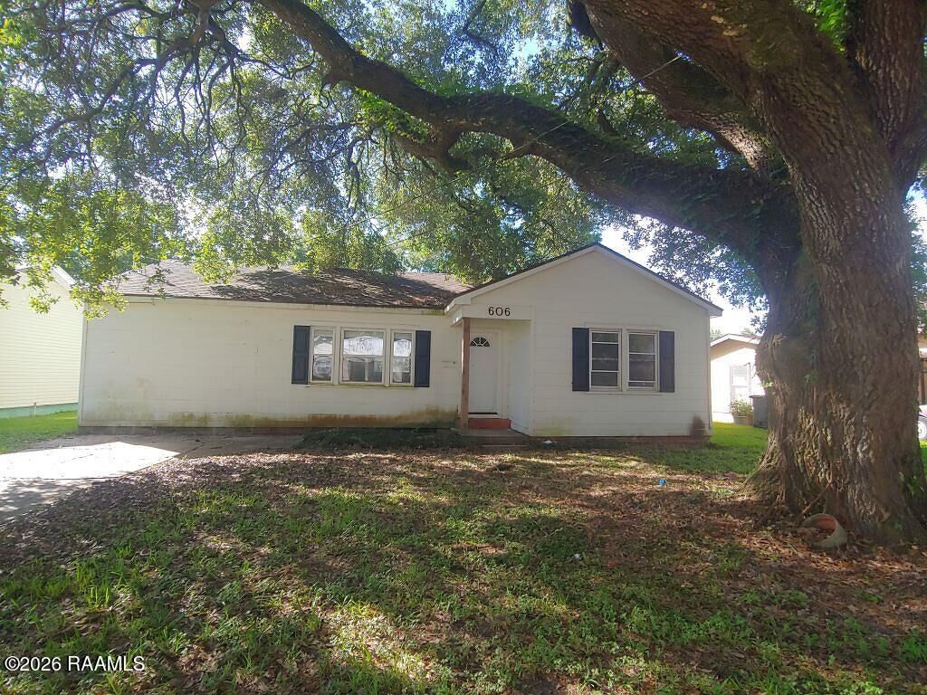 Property Photo: 606 McIlhenny Street LA 70563