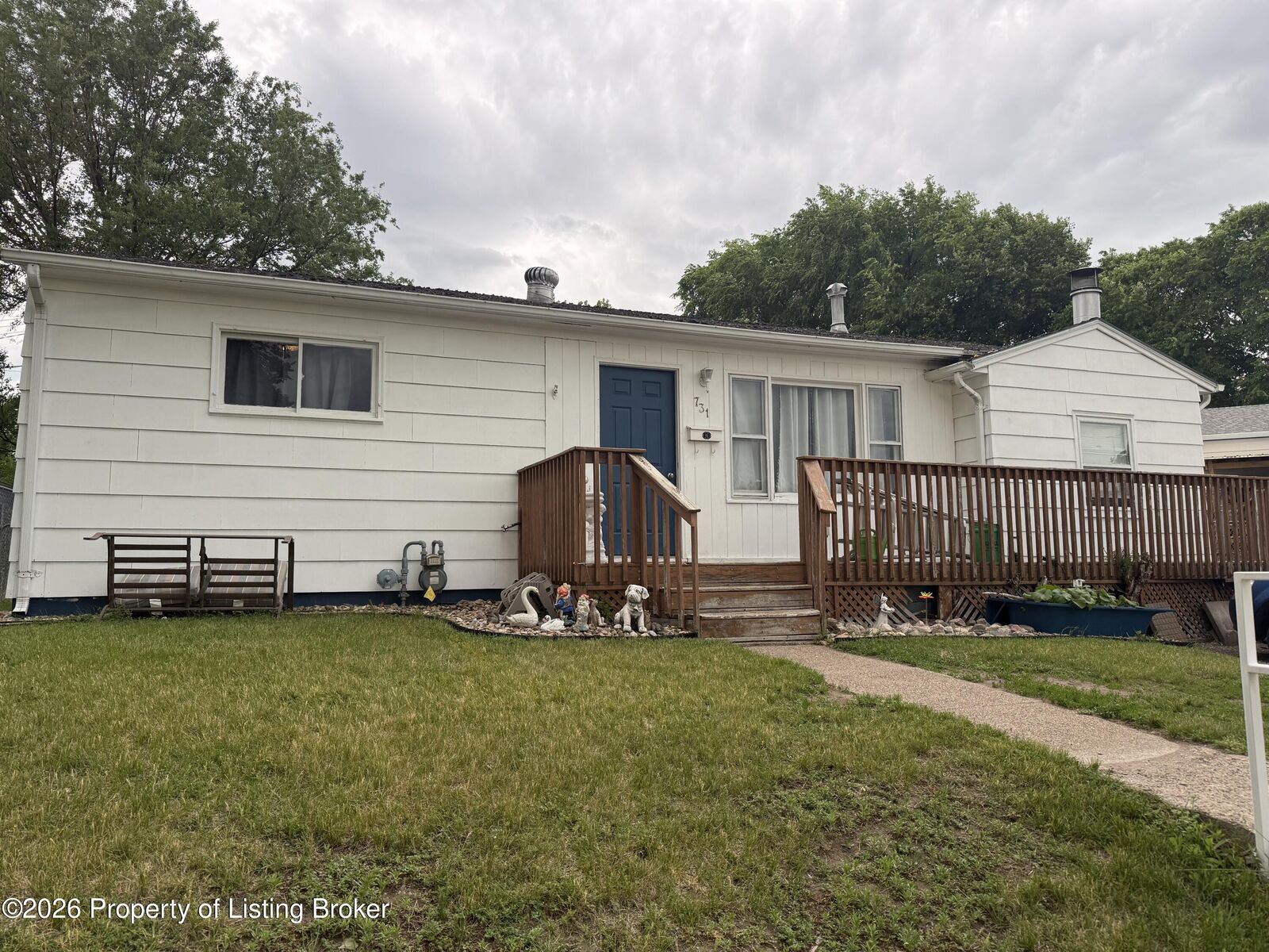 Property Photo:  731 Boehm Drive  ND 58504 