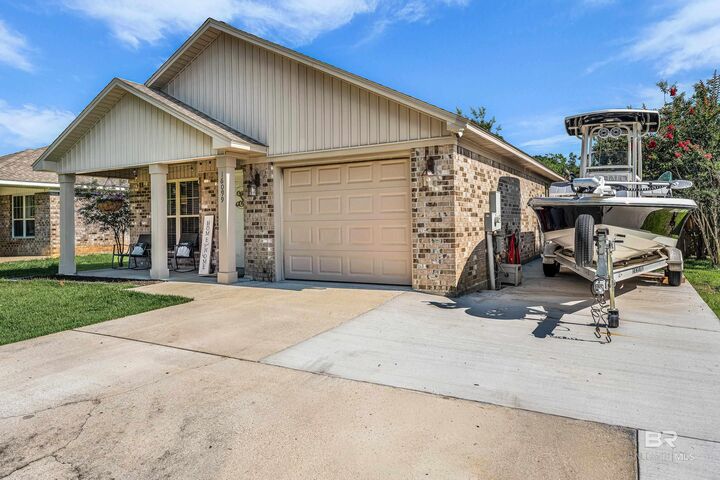 Property Photo: 16099 Hoiles Avenue AL 36576