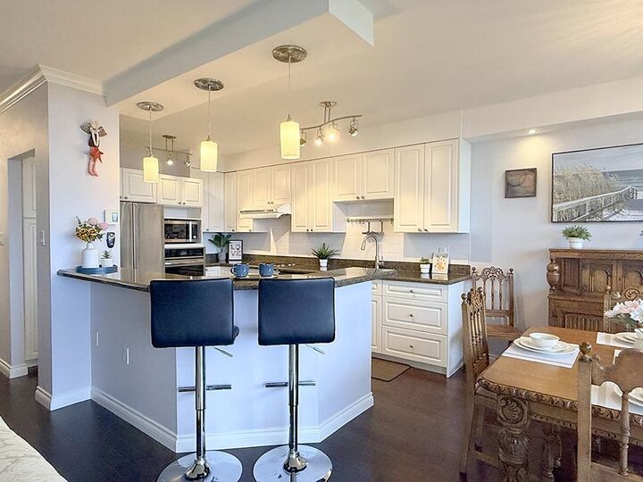 Property Photo: 6611 Minoru Boulevard 1606 BC V6Y 1Y9