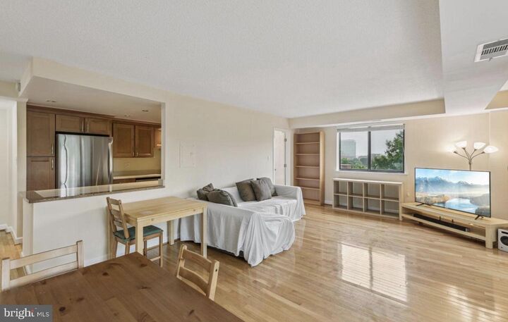 Property Photo: 1401 N Rhodes Street N 406 VA 22209