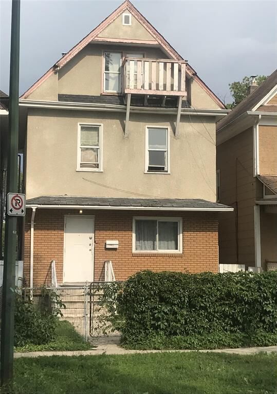 Property Photo:  555 Furby Street  MB R3B 2V8 