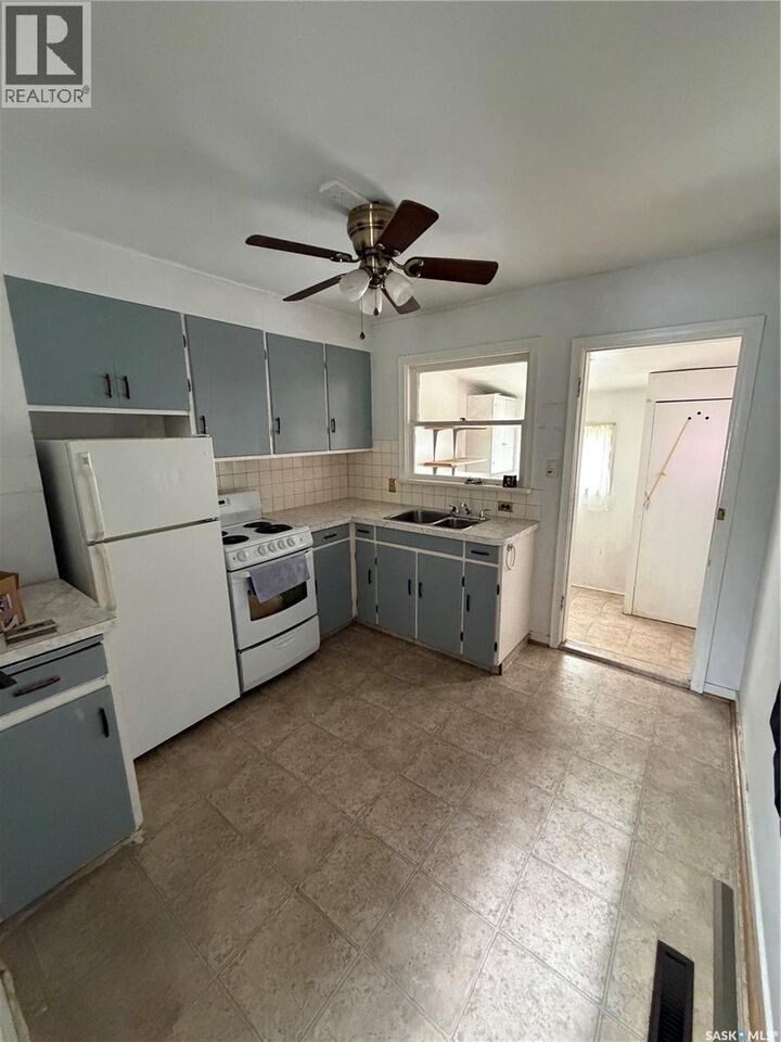 Property Photo: 1225 Atkinson Street SK S4N 3V7