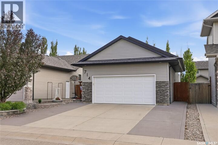 Property Photo: 714 Lynd Crescent SK S7T 0C6