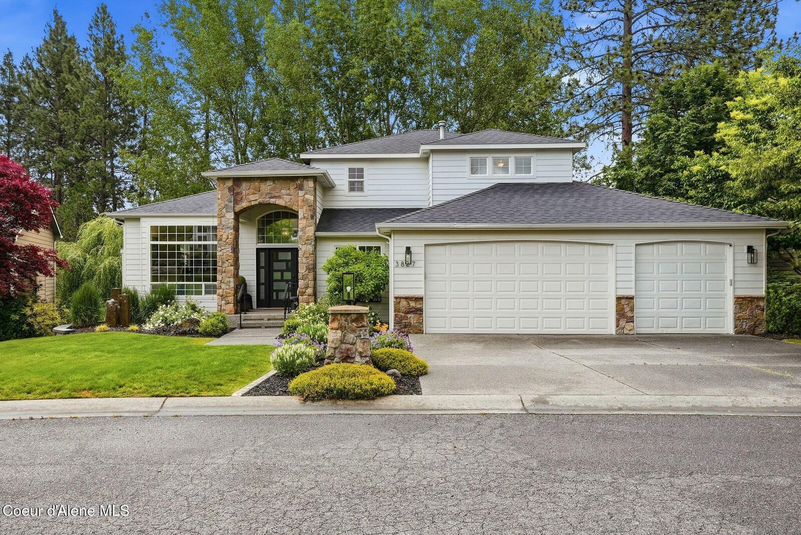 Property Photo:  3827 E Bellerive Ln  WA 99223 
