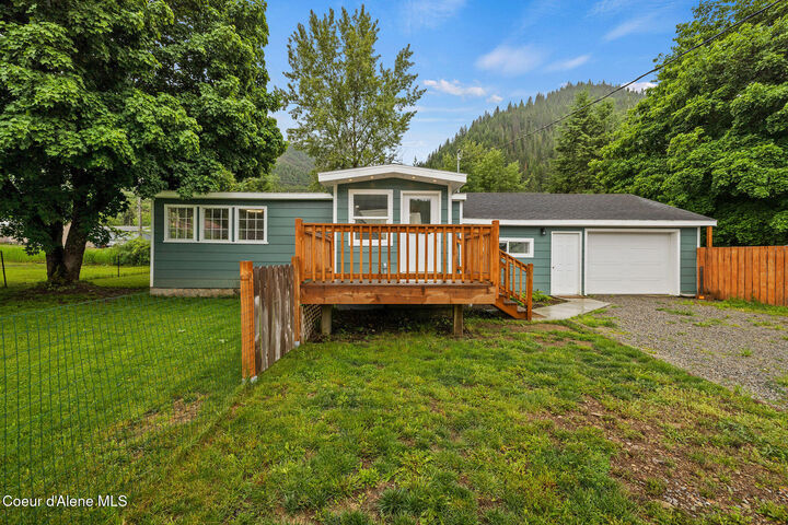 Property Photo: 309 1/2 W Yellowstone Ave ID 83849